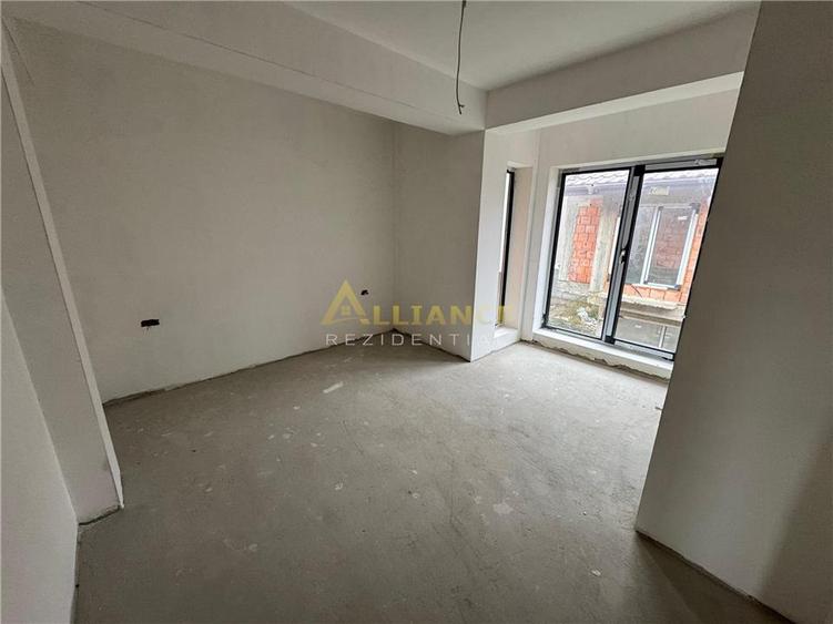 Duplex cu 4 camere cu Canalizare în Central