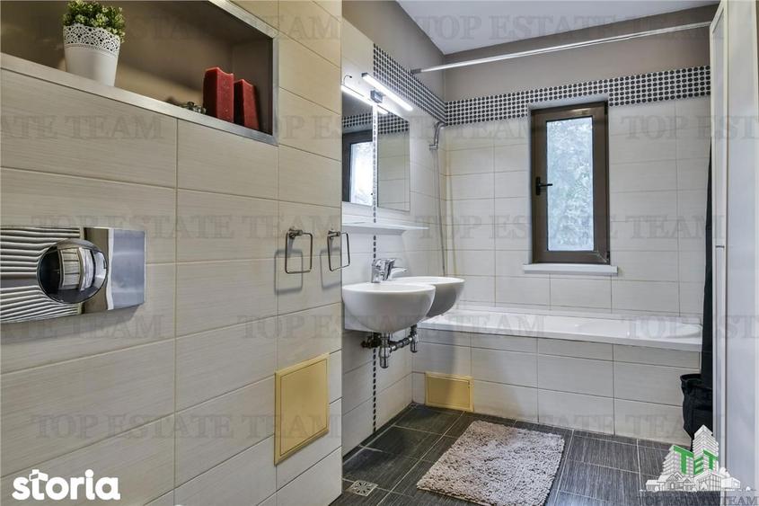 Casă cu 7 camere cu Teren 1334 Mp în Central