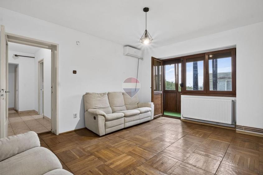 Apartament cu 3 camere semidecomandat în Băncilor