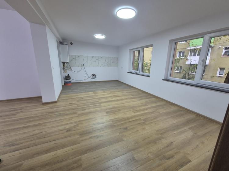 Apartament cu 4 camere decomandat în George Enescu