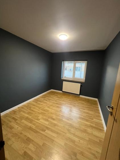 Apartament cu 4 camere decomandat în Craiovița Nouă