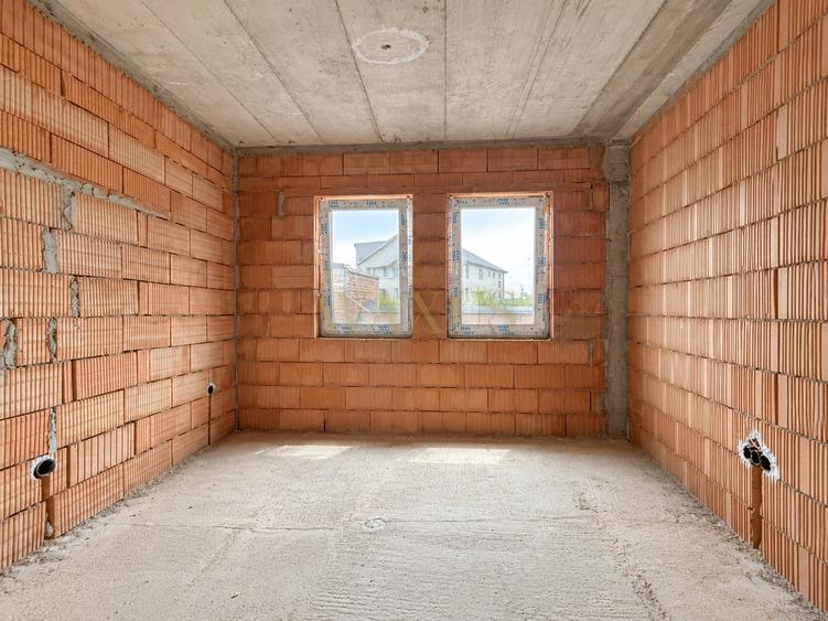 Apartament cu 4 camere semidecomandat în Mărăști