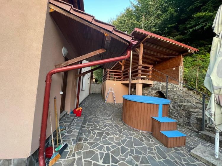 Hotel/Pensiune, de 200 mp, în Firiza