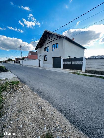 Casă cu 6 camere cu Teren 370 Mp în Haieu