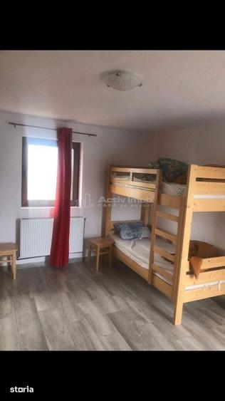 Casă cu 10 camere cu Teren 300 Mp în Central