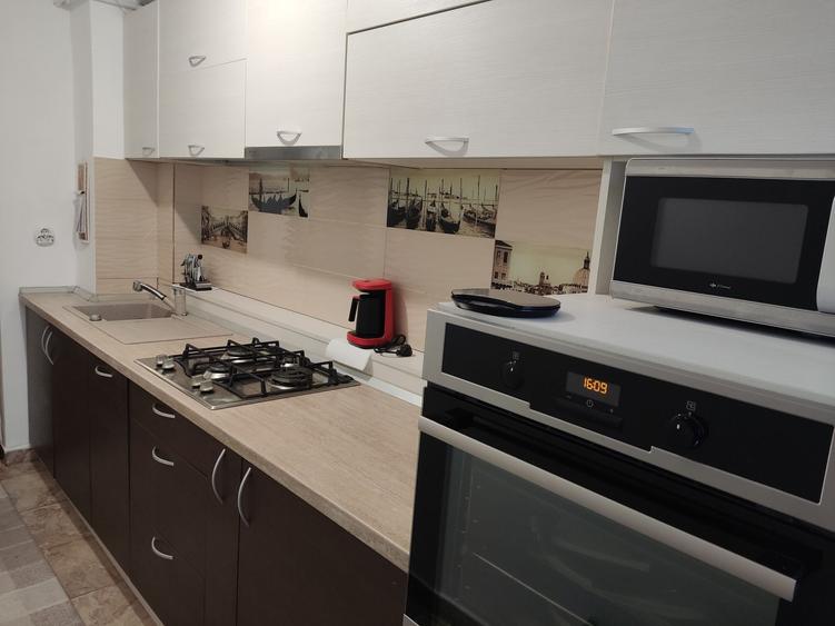 Apartament cu 2 camere decomandat în Podu Roș