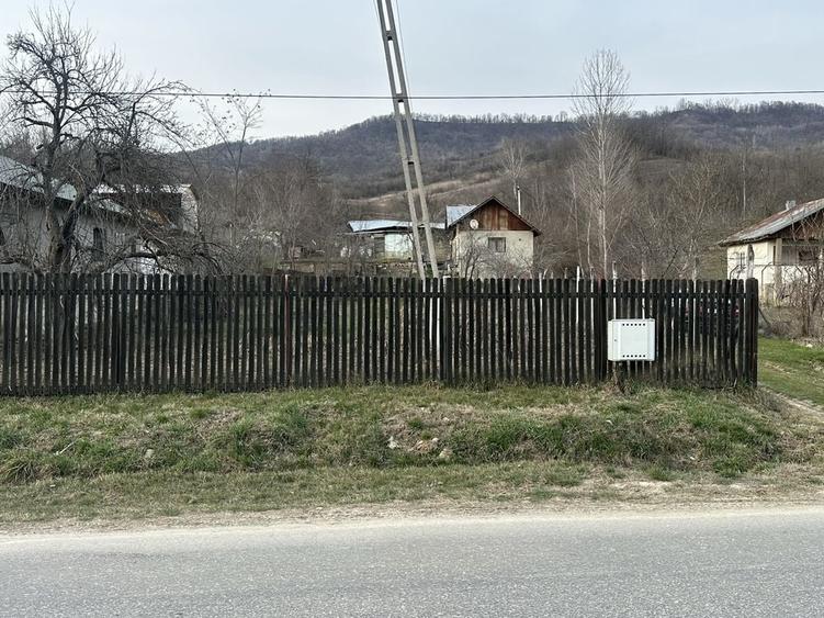 Casă cu 3 camere în Păcureți