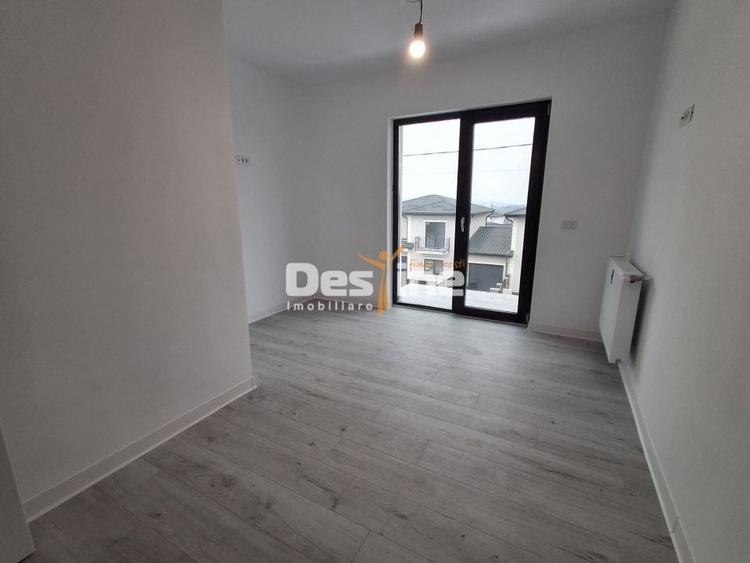 Duplex cu 4 camere cu Canalizare în Valea Adâncă