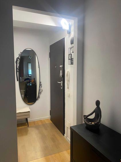 Apartament cu 3 camere semidecomandat în Băneasa