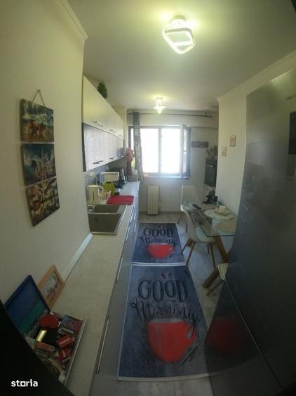 Apartament cu 4 camere decomandat în Uiești