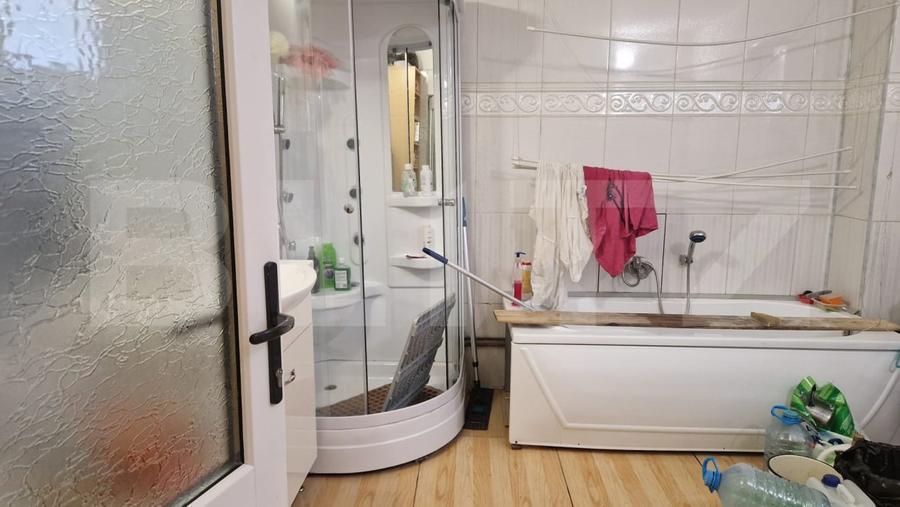 Casă individuală cu 8 camere cu Canalizare în Bartolomeu
