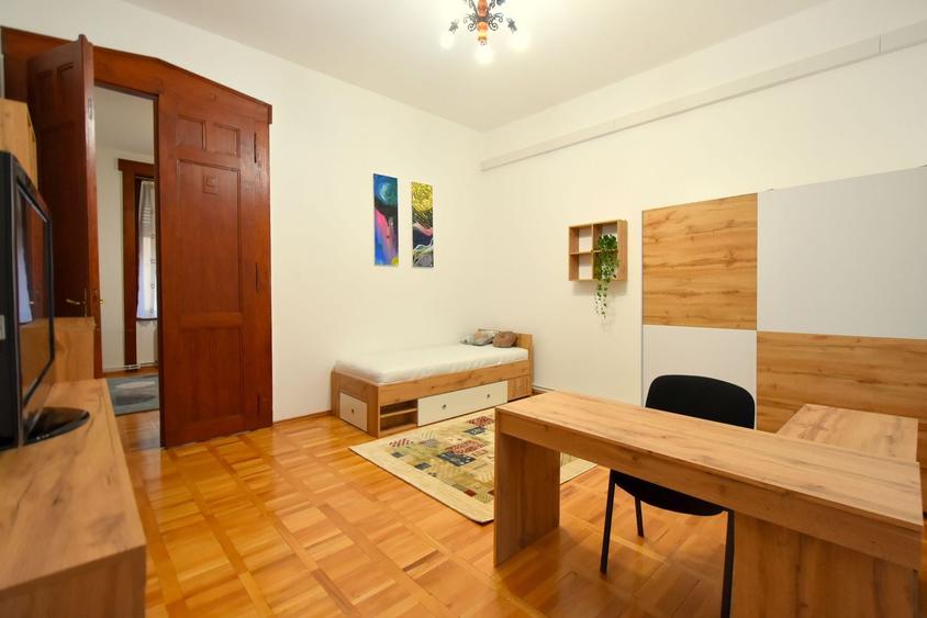 Apartament cu 3 camere semidecomandat, mobilat în Ultracentral