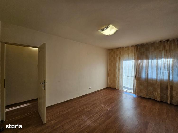 Apartament cu 4 camere decomandat în Decebal