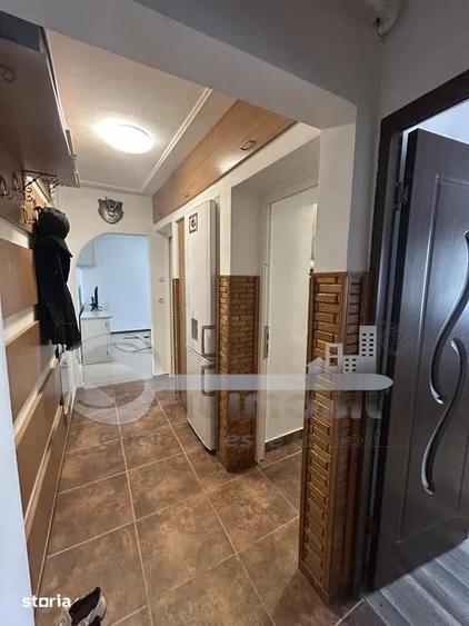 Apartament cu 3 camere, mobilat în Dacia
