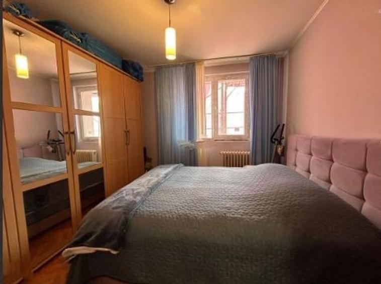 Apartament cu 3 camere semidecomandat, mobilat în Titan