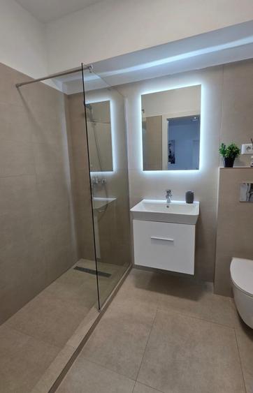 Apartament cu 2 camere semidecomandat, mobilat în Păcii