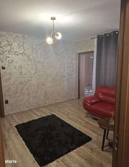 Apartament cu 3 camere semidecomandat în Calea Severinului