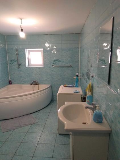 Casă cu 4 camere decomandat în Stănești
