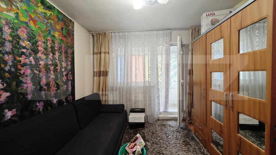 Apartament cu 3 camere decomandat, mobilat în Dacia