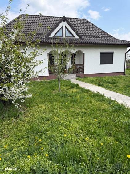 Casă cu 4 camere cu Teren 600 Mp în Tărtășești