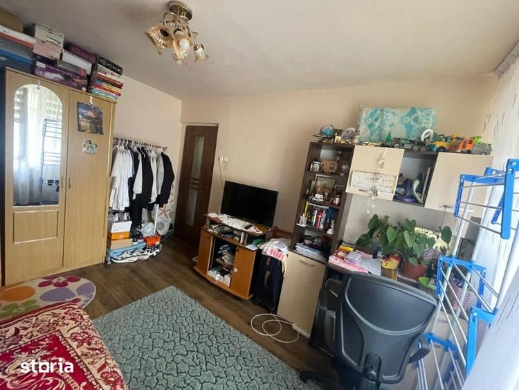 Apartament cu 3 camere semidecomandat, mobilat în Valea Rosie