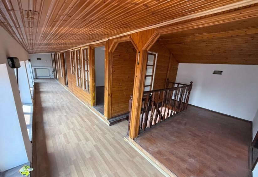 Casă individuală cu 5 camere cu Canalizare în Rahova