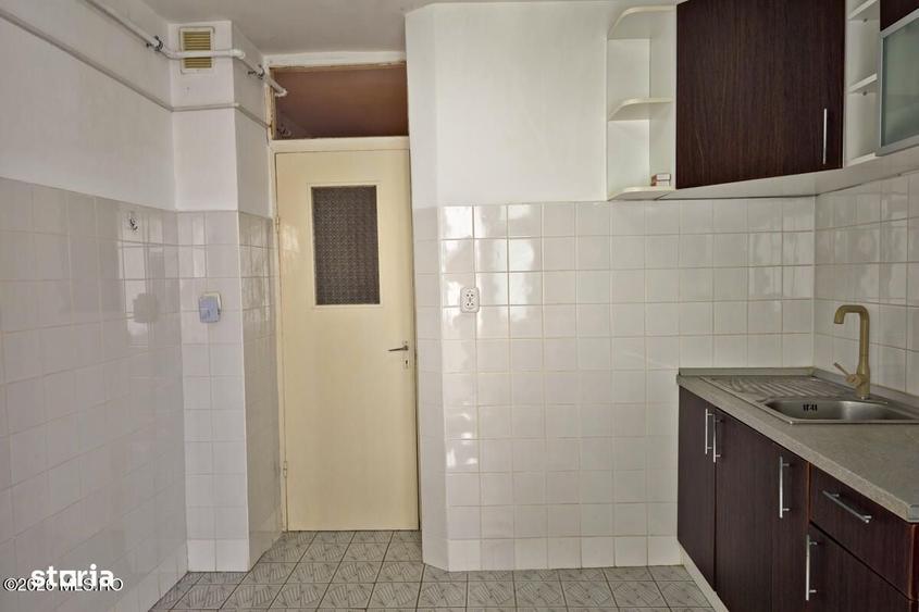 Apartament cu 3 camere decomandat în Soarelui