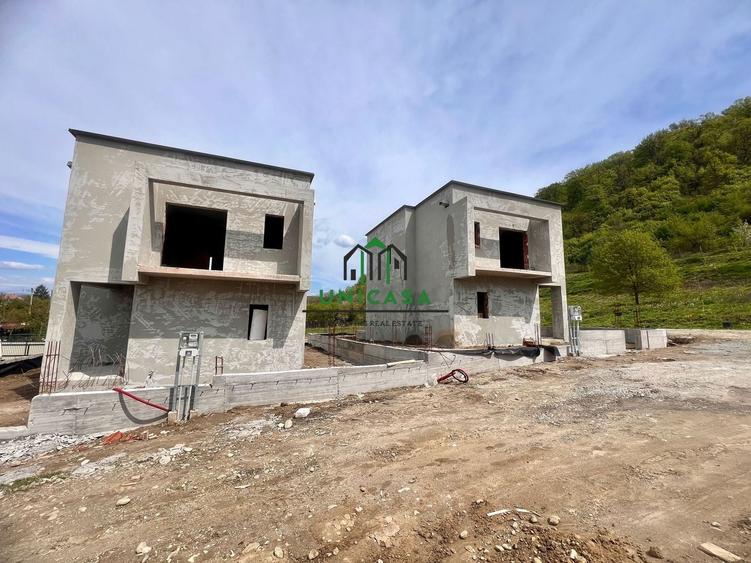 Casă individuală cu 4 camere cu Canalizare în Goranu