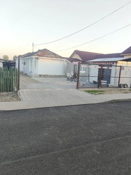 Casă cu Teren 300 Mp în Central