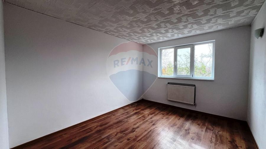 Apartament cu 4 camere decomandat în Micro 16