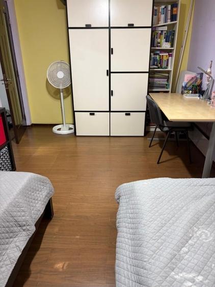 Apartament cu 3 camere semidecomandat, mobilat în Alexandru Obregia