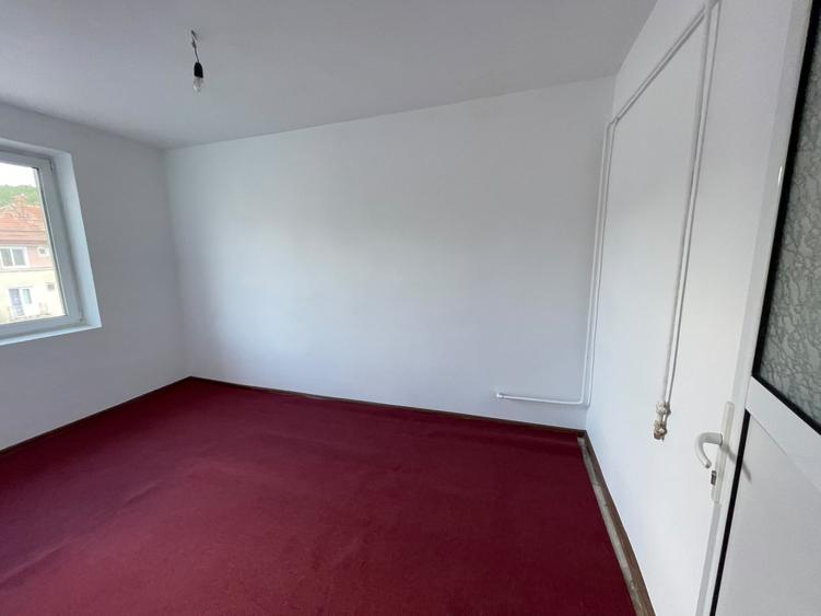 Apartament cu 3 camere decomandat în Păcurari