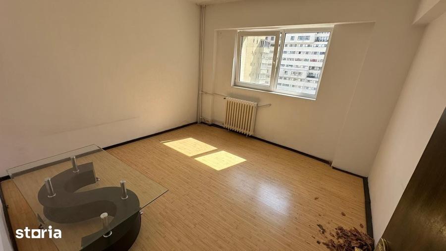 Apartament cu 4 camere semidecomandat în Colentina