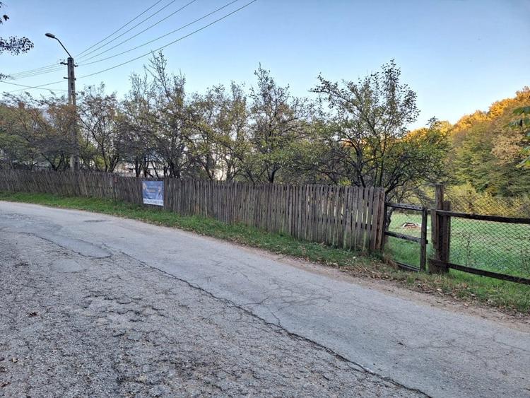 Teren Construcții intravilan de 600 mp, în Lăbușești