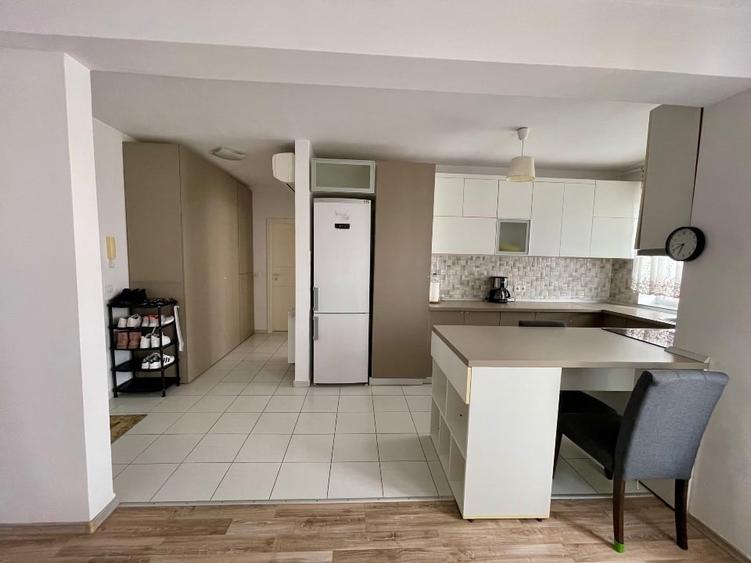 Apartament cu 2 camere semidecomandat, mobilat în Avantgarden