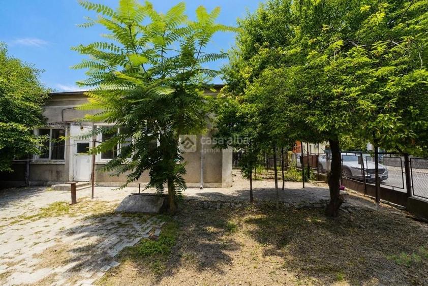 Casă cu 3 camere în Sărărie