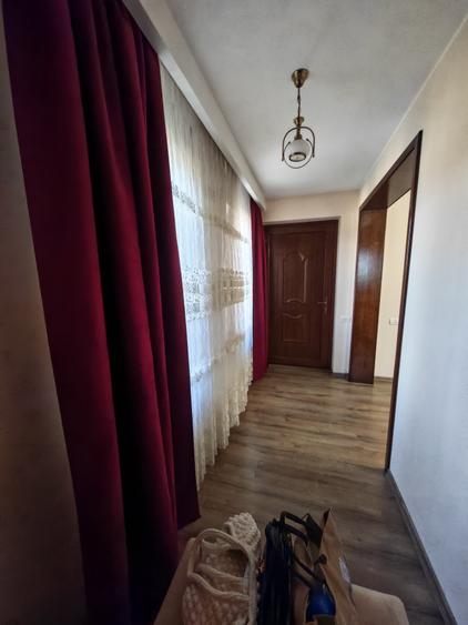 Casă individuală cu 5 camere cu Canalizare în Mihail Kogălniceanu