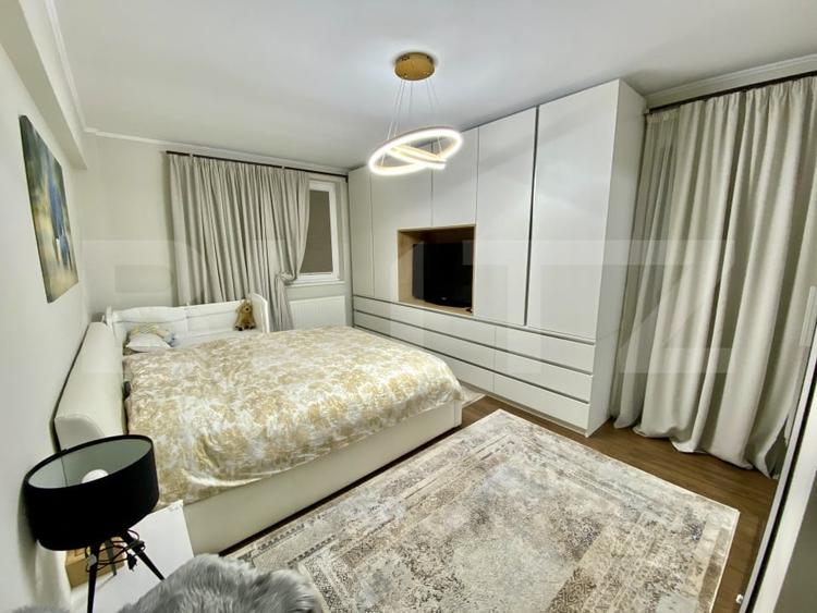 Penthouse cu 3 camere decomandat, mobilat în Central