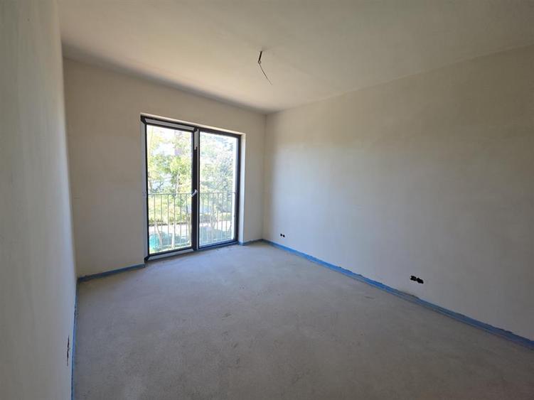 Apartament cu 3 camere semidecomandat în Mărăști