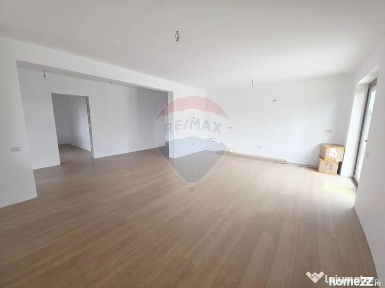 Casă cu 4 camere cu Teren 6110 Mp în Girov