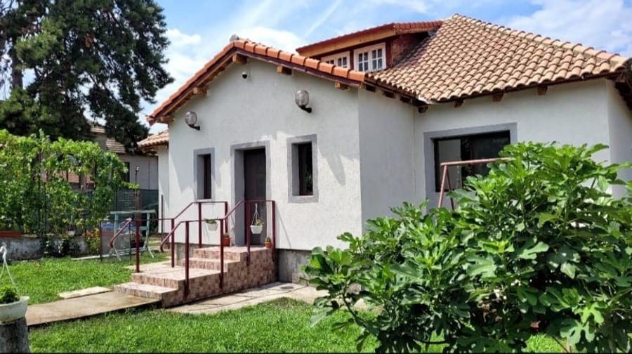Casă individuală cu 5 camere cu Teren 885 Mp în Central