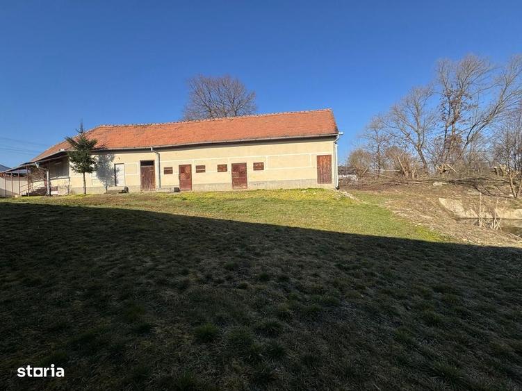 Casă cu 3 camere cu Teren 1250 Mp în Săcel