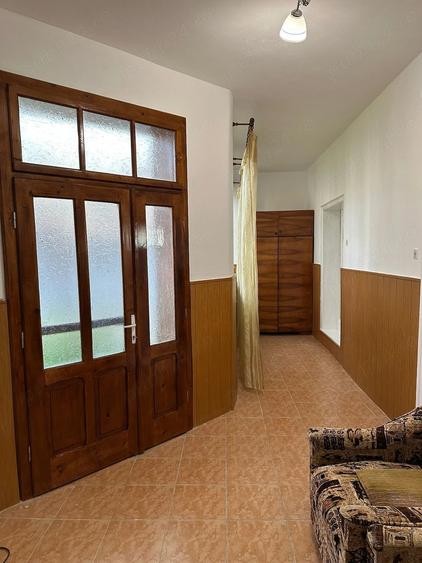 Casă cu 5 camere cu Teren 1440 Mp în Central
