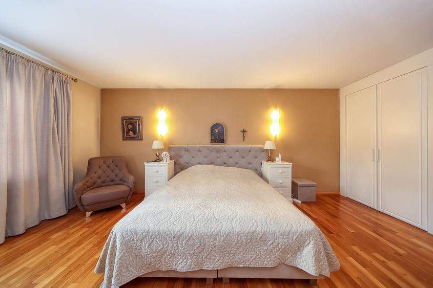 Duplex cu 4 camere cu Canalizare în Central