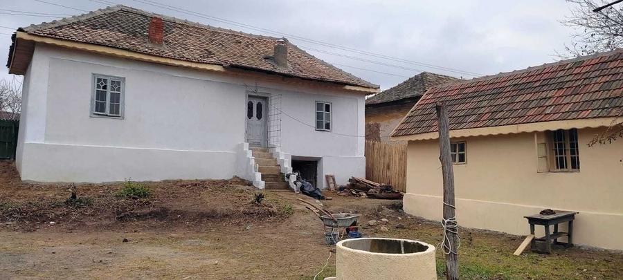 Casă cu 4 camere în Traian