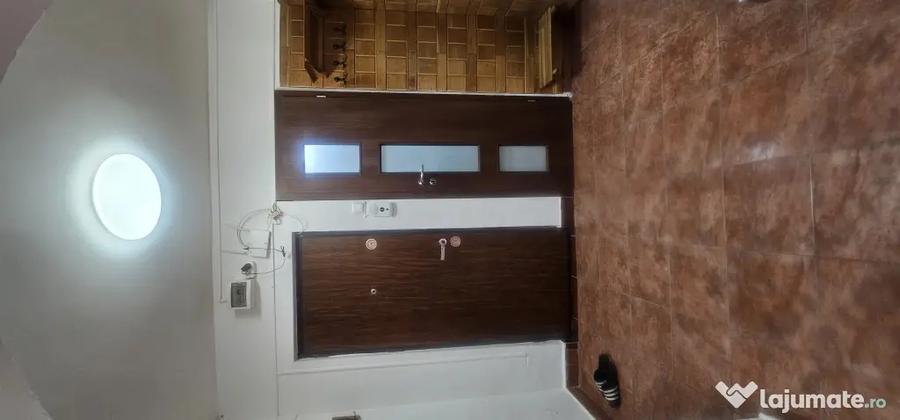 Apartament cu 3 camere decomandat în Tudor