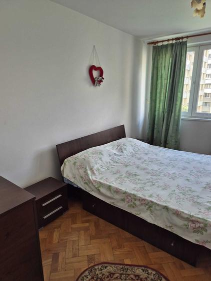 Apartament cu 3 camere decomandat în Doamna Ghica