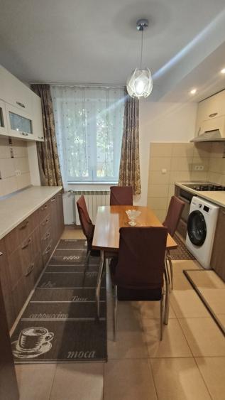 Apartament cu 3 camere decomandat în Exterior Vest