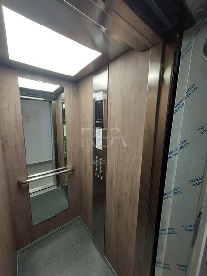 Apartament cu 4 camere semidecomandat în Sisești