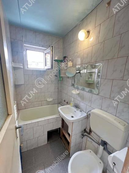 Apartament cu 3 camere semidecomandat în Vasile Aaron